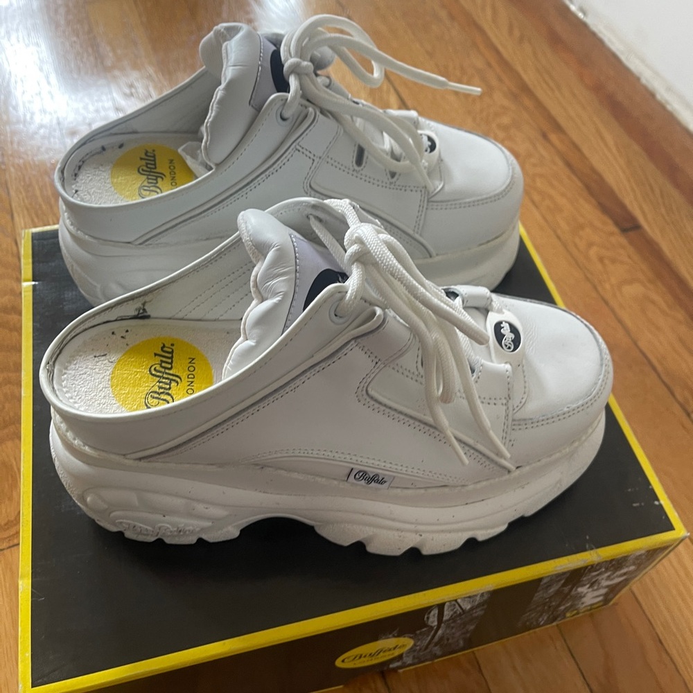 Buffalo London Women's Classic White Sneakers - Picture 6 of 8